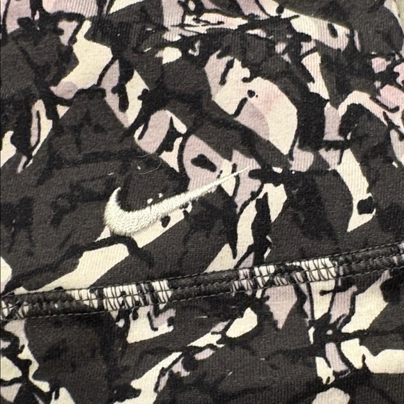 Nike Black and White Dri-FIT Leggings - Picture 3 of 4